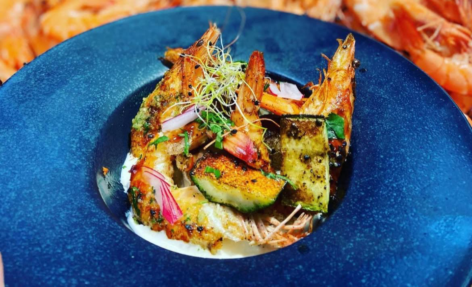 <img src="plat-gastronomique-domicile.jpg" alt="Plat gastronomique préparé par un chef à domicile en Gironde – service sur le Bassin d’Arcachon">