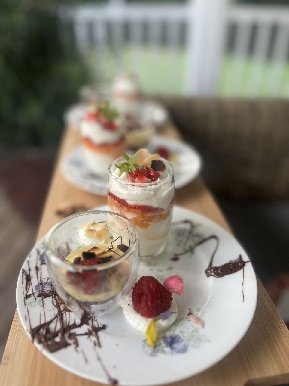 <img src="atelier-culinaire-domicile-bassin-arachon.jpg" alt="Atelier culinaire avec chef à domicile sur le Bassin d’Arcachon – service gastronomique Gironde">